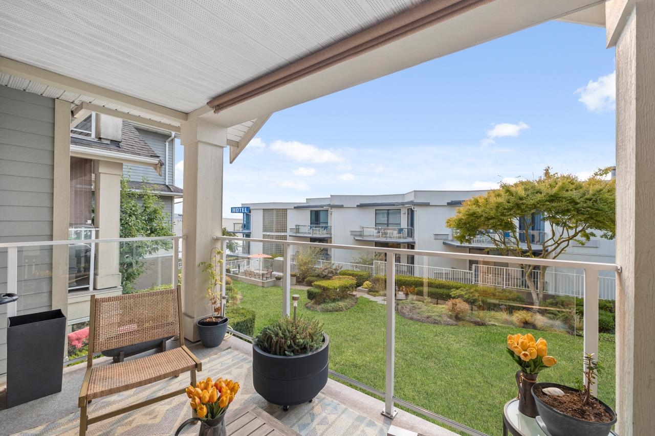 211 15621 MARINE DRIVE, #211