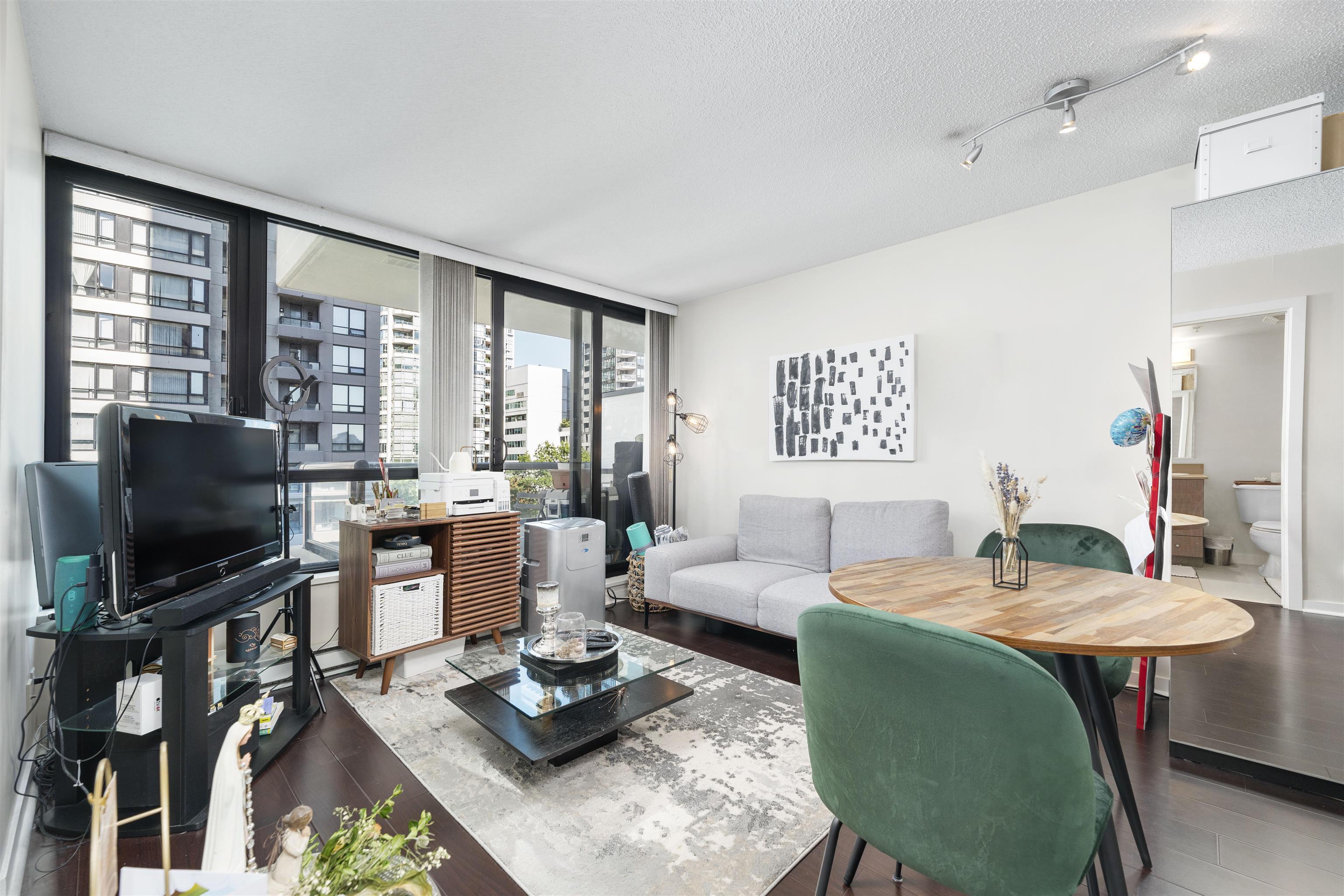 803 977 MAINLAND STREET, #803