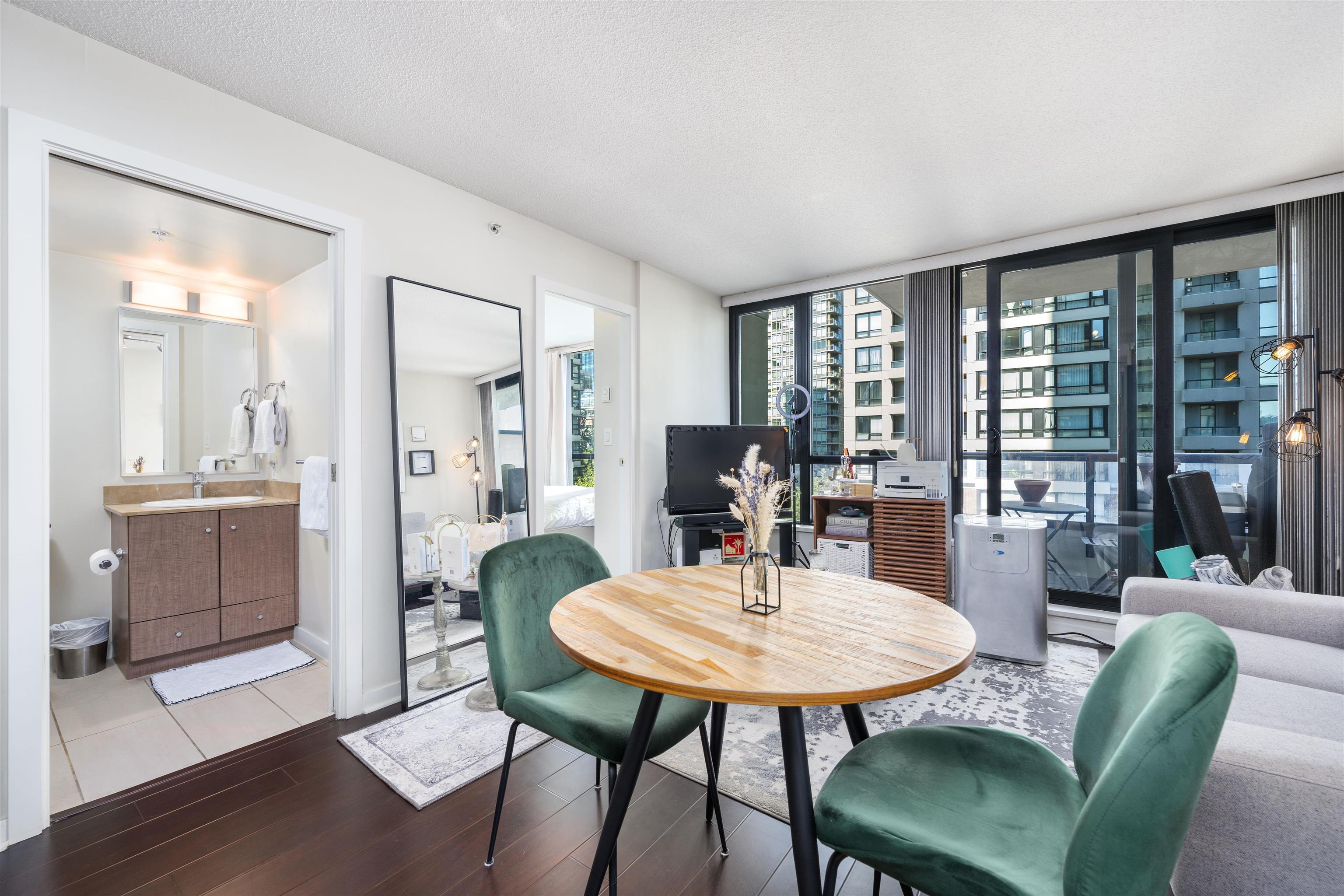 803 977 MAINLAND STREET, #803