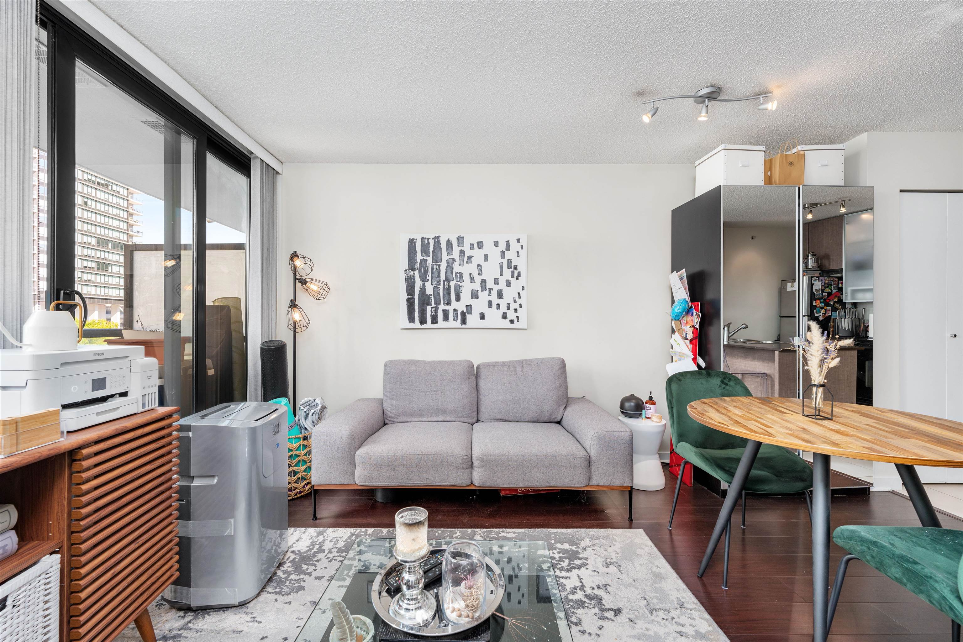 803 977 MAINLAND STREET, #803