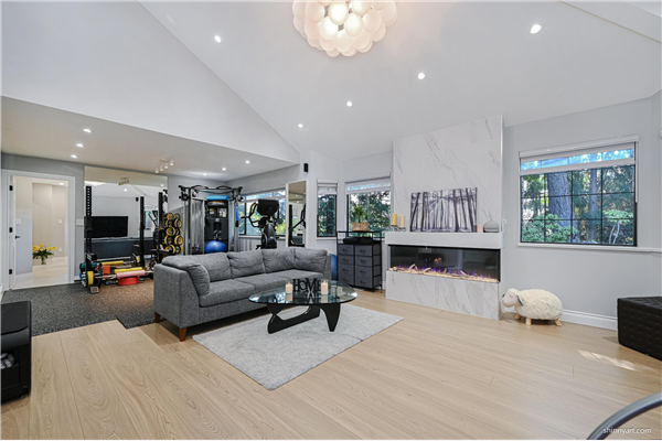 4 1725 SOUTHMERE CRESCENT, Surrey