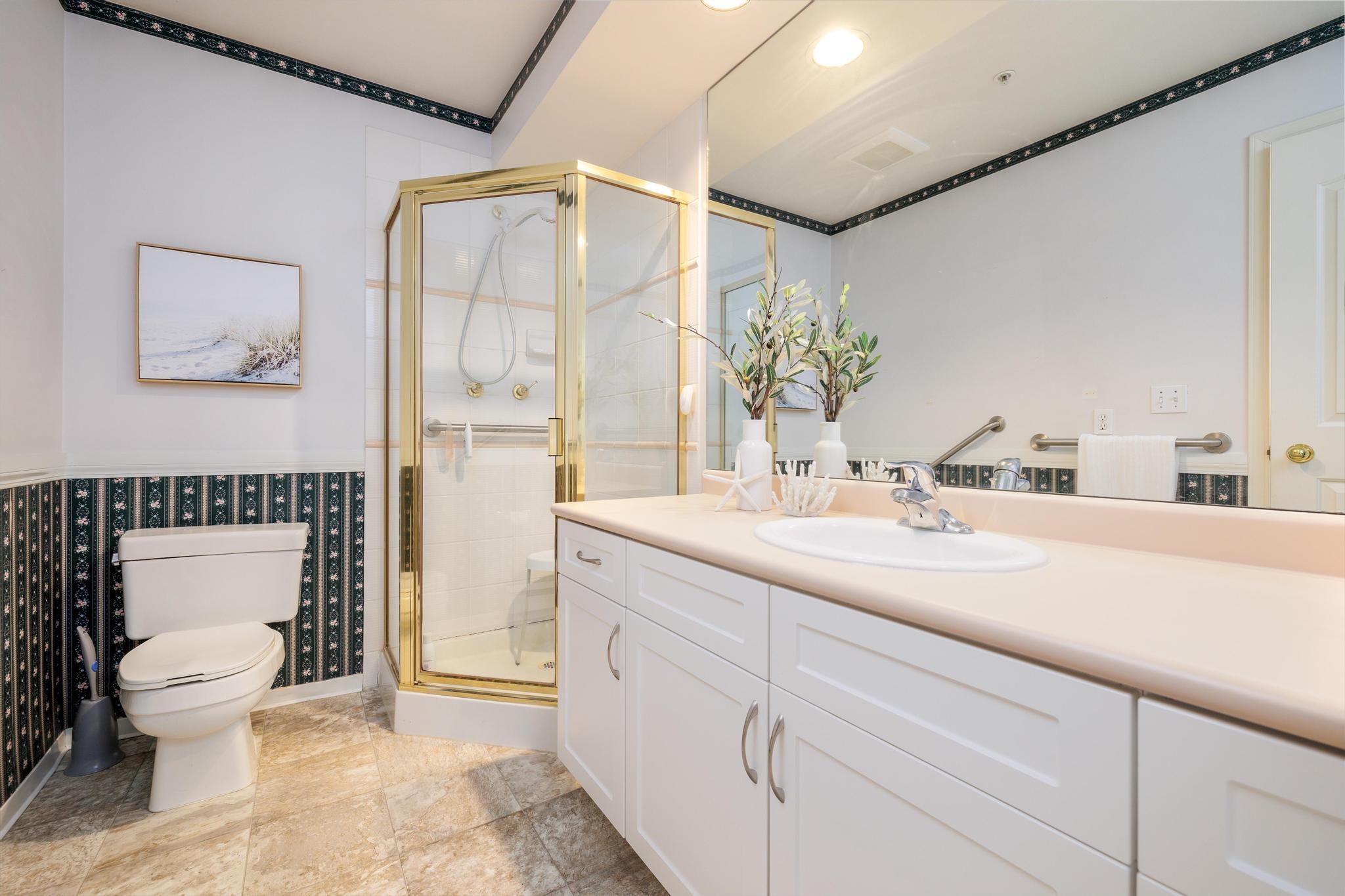 202 4955 RIVER ROAD, #202