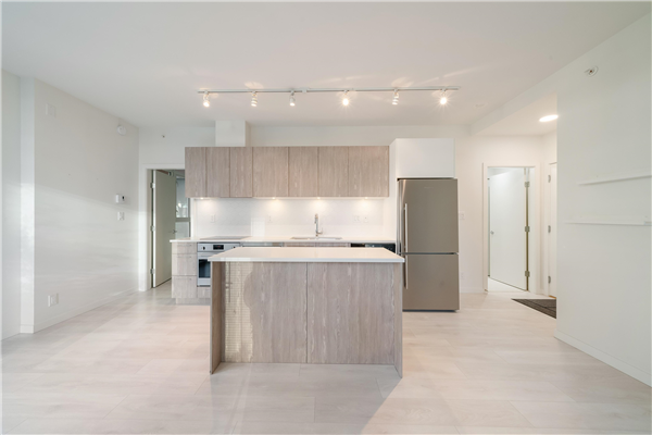 209 691 NORTH ROAD, Coquitlam