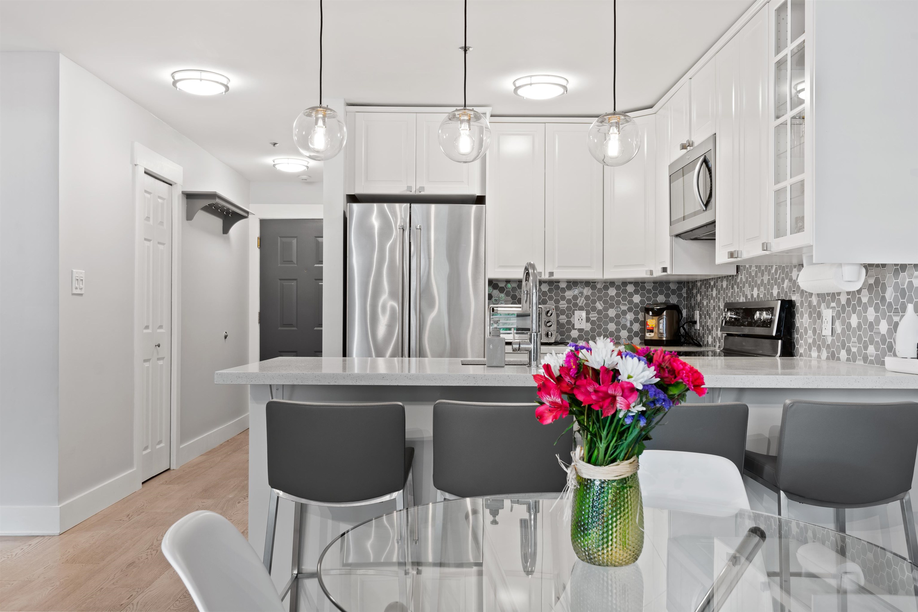 204 863 W 16TH AVENUE, #204