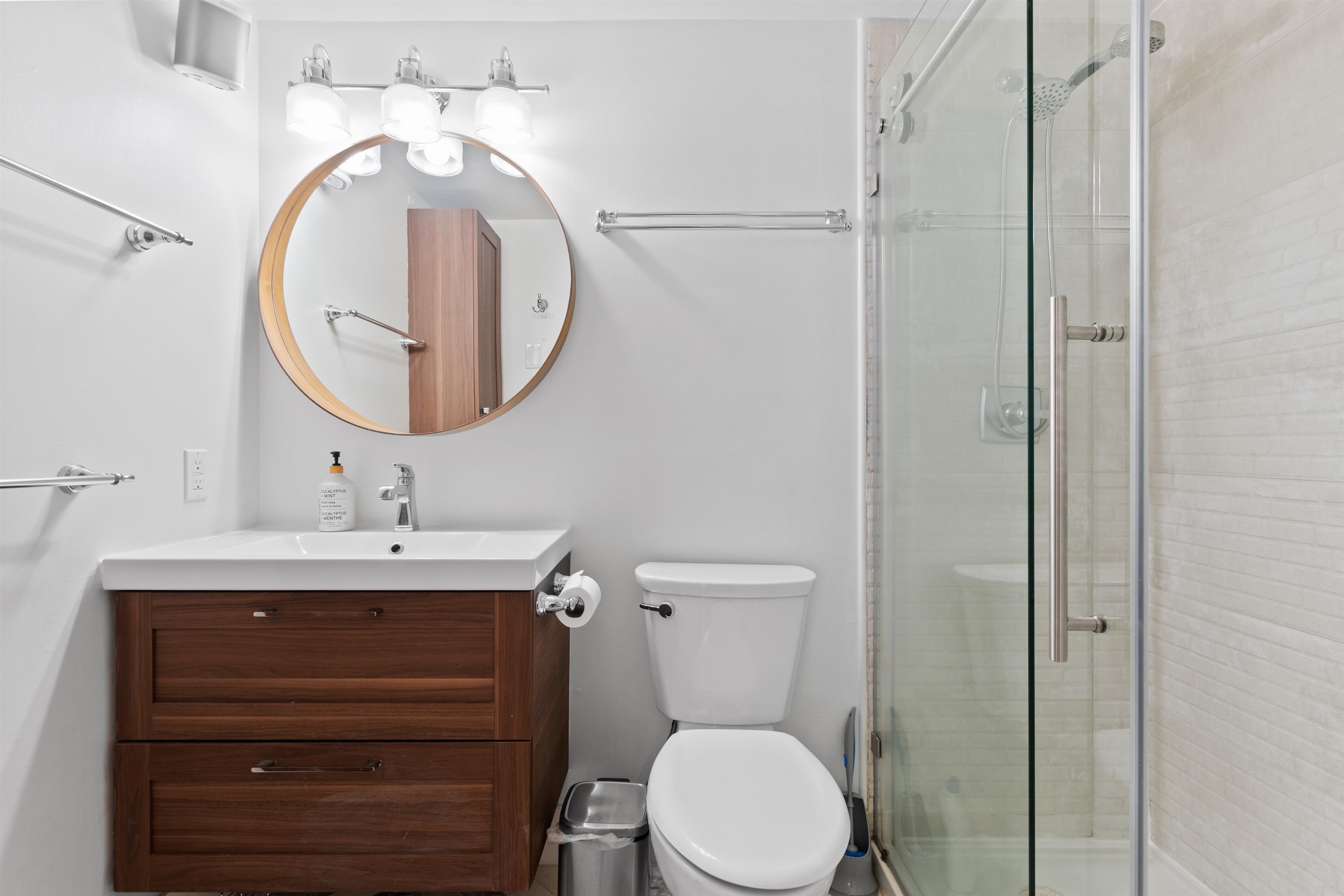 204 863 W 16TH AVENUE, #204