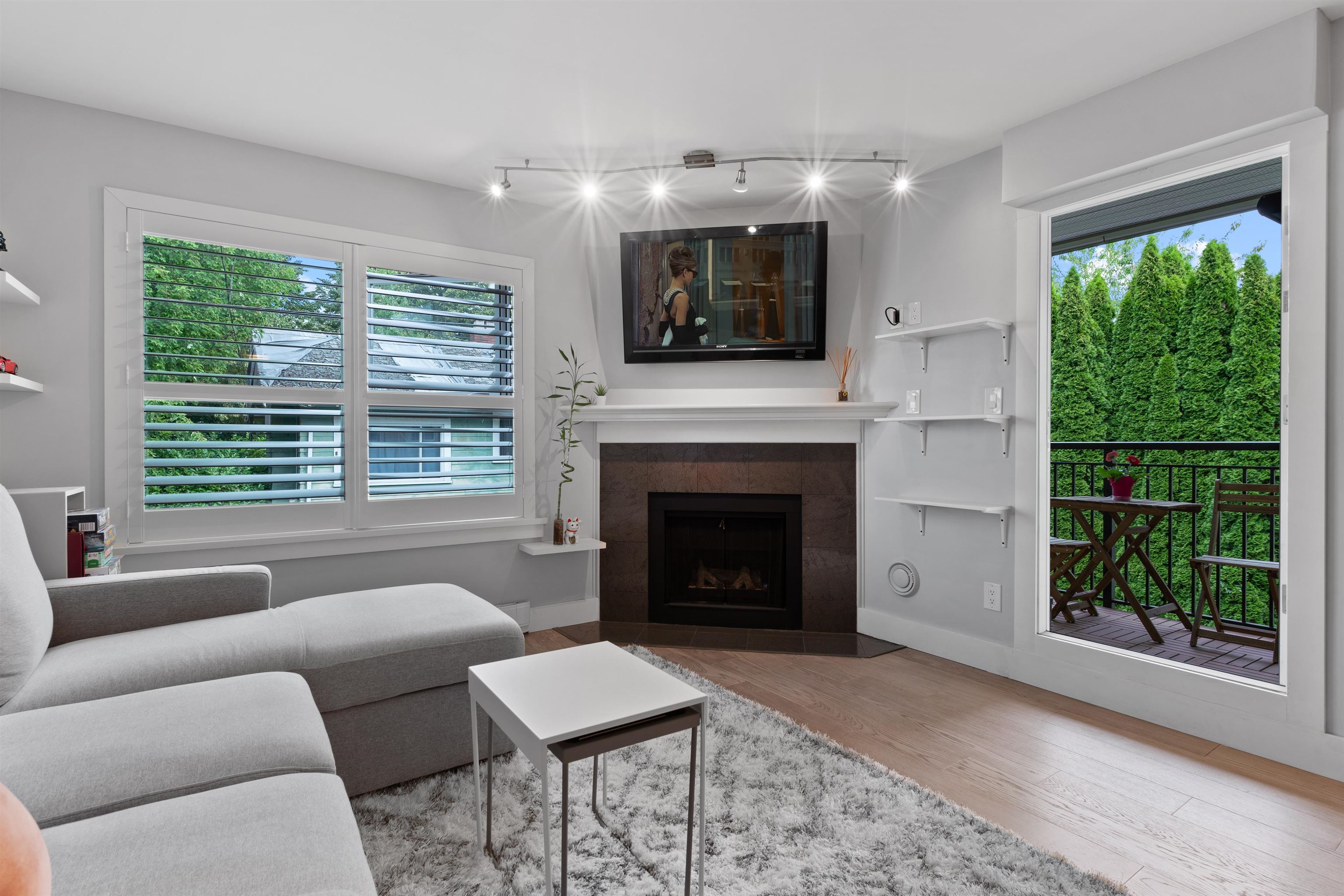 204 863 W 16TH AVENUE, #204