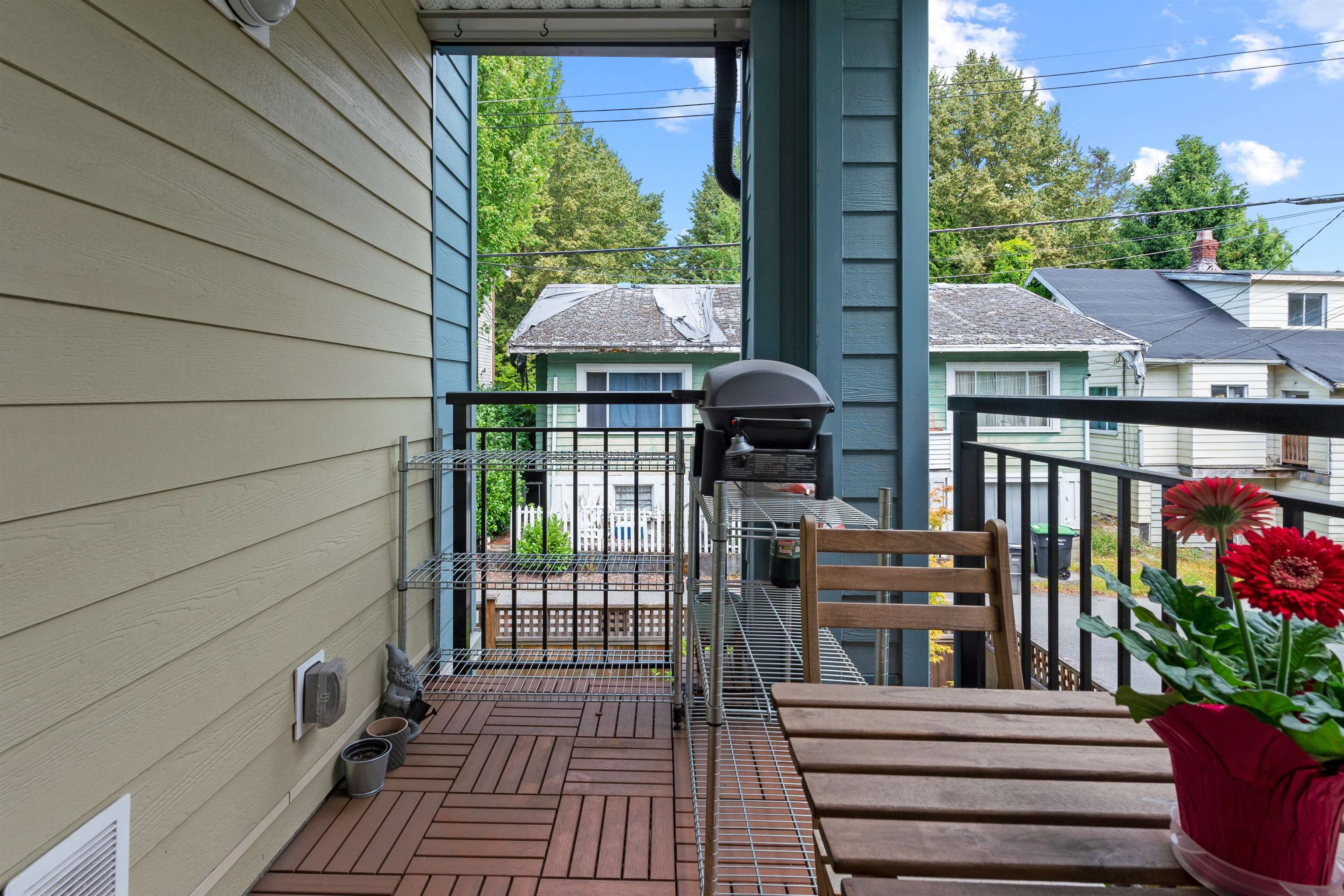 204 863 W 16TH AVENUE, #204