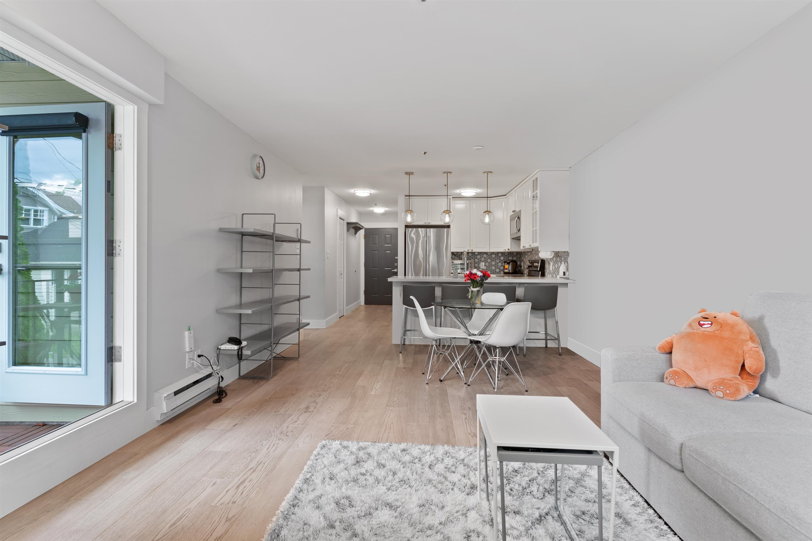 204 863 W 16TH AVENUE, #204