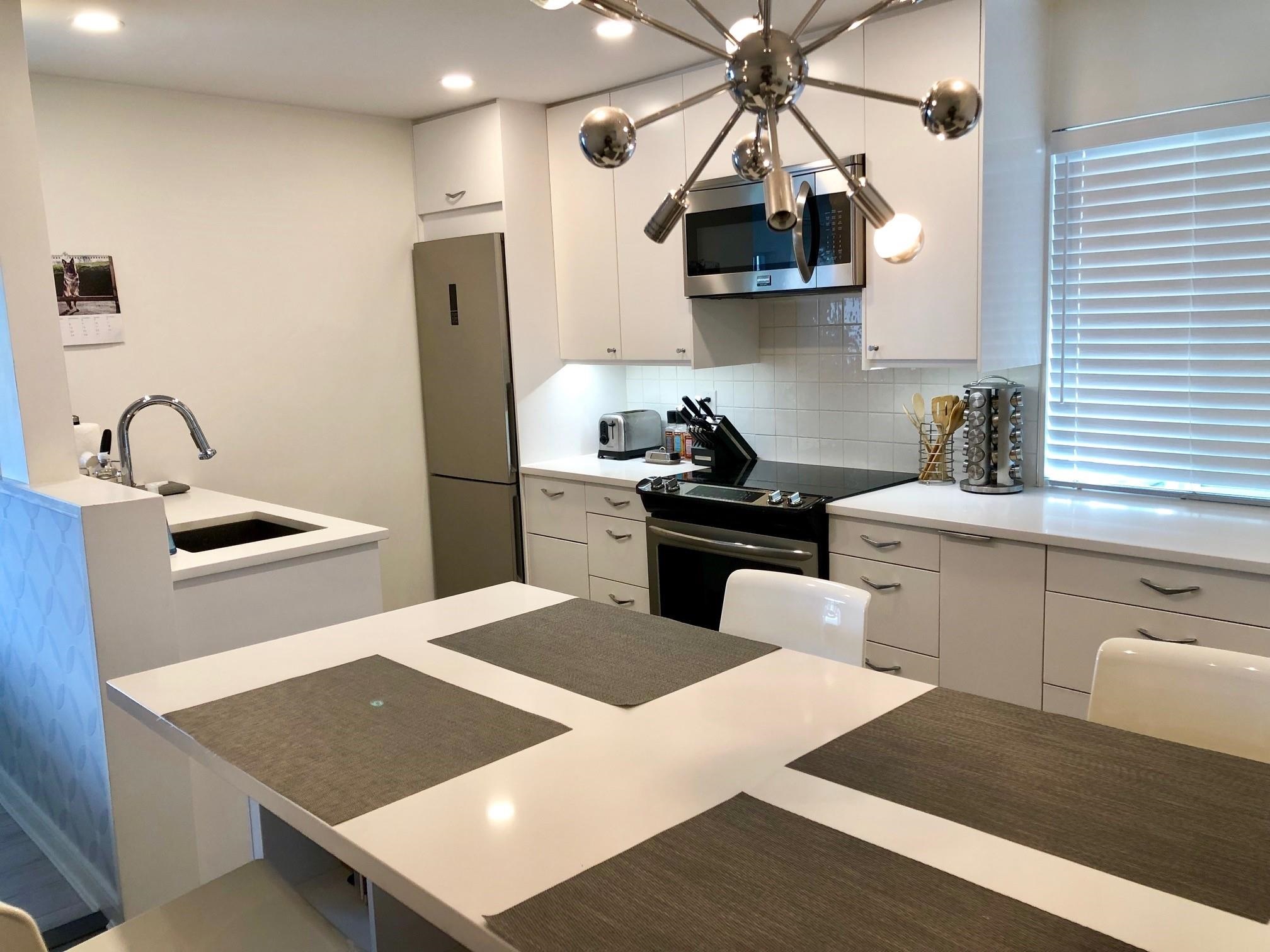 302 1355 W 4TH AVENUE, #302