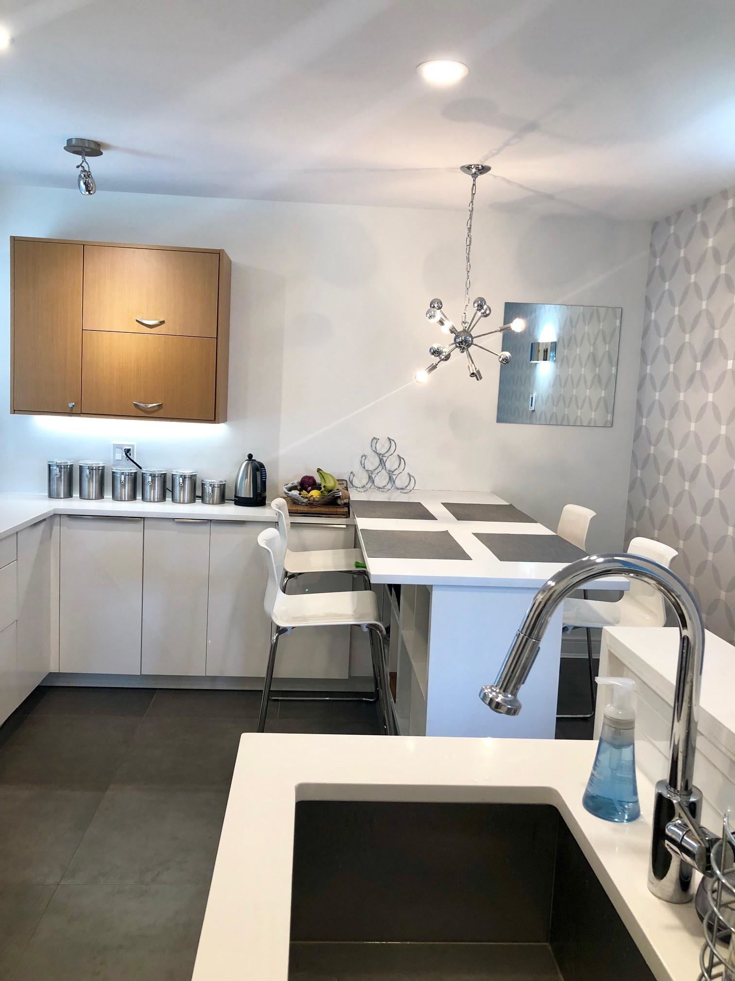302 1355 W 4TH AVENUE, #302