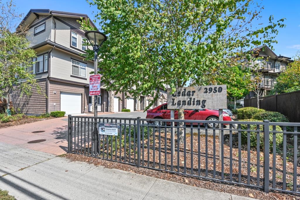 24 2950 LEFEUVRE ROAD, #24