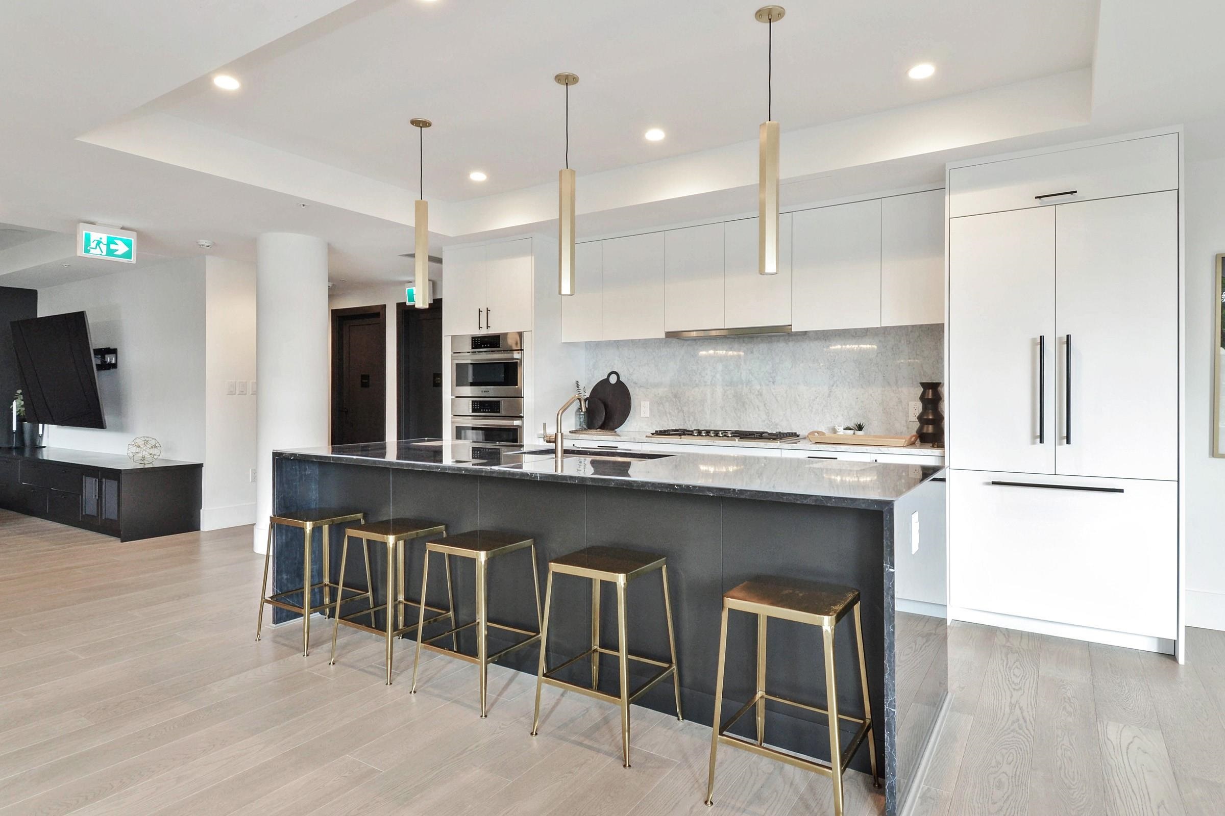 702 14825 THRIFT AVENUE, #702