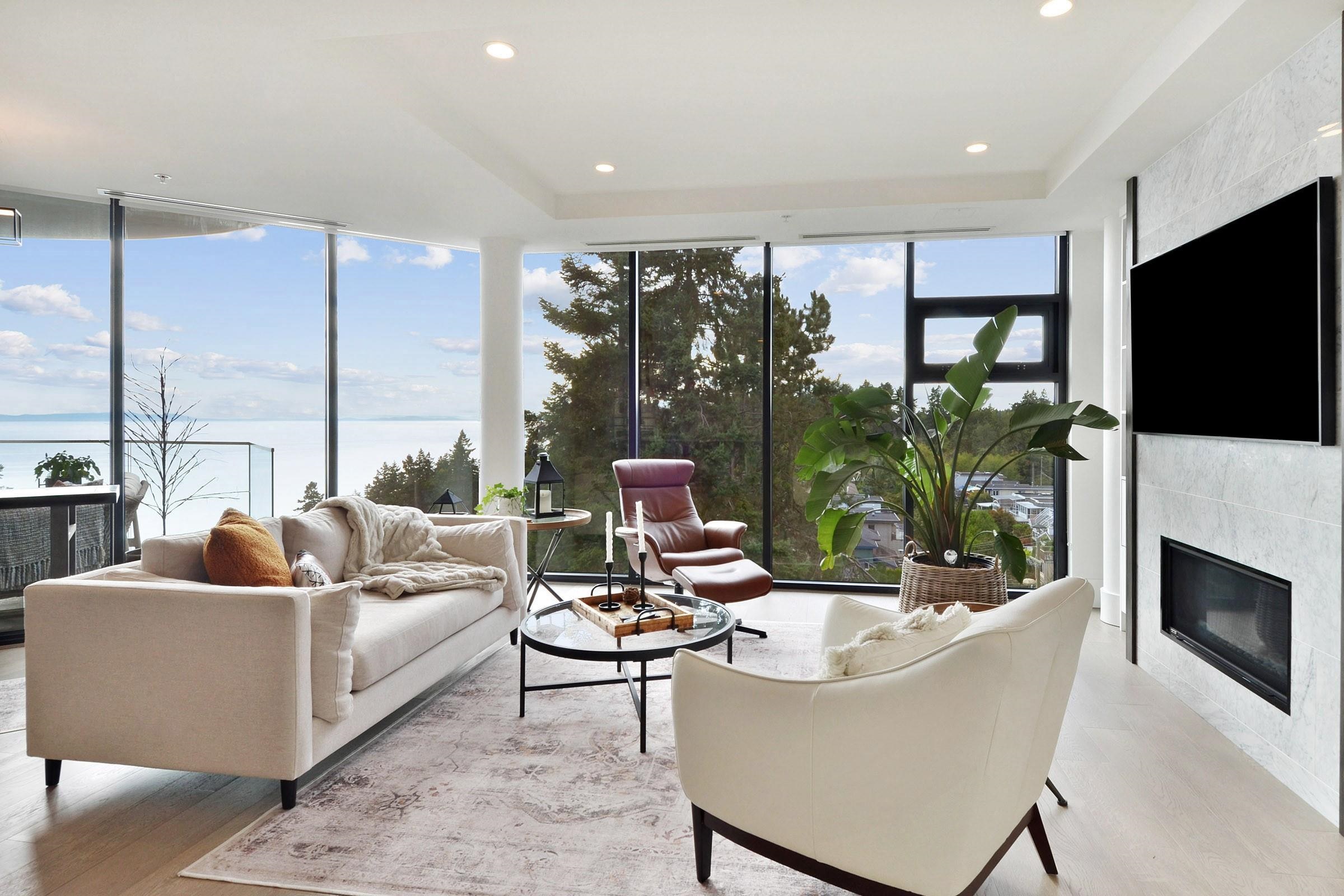 702 14825 THRIFT AVENUE, #702