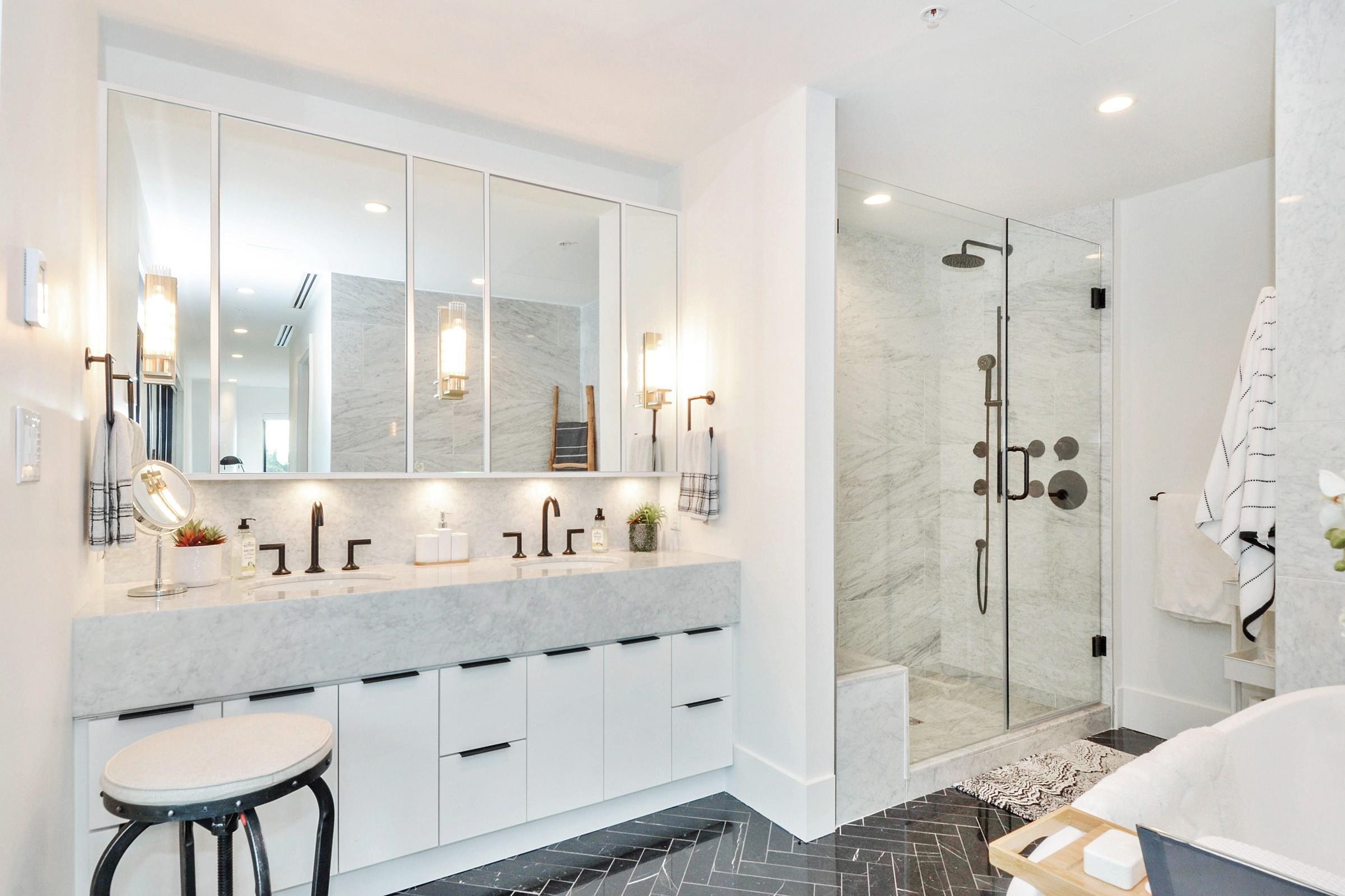702 14825 THRIFT AVENUE, #702