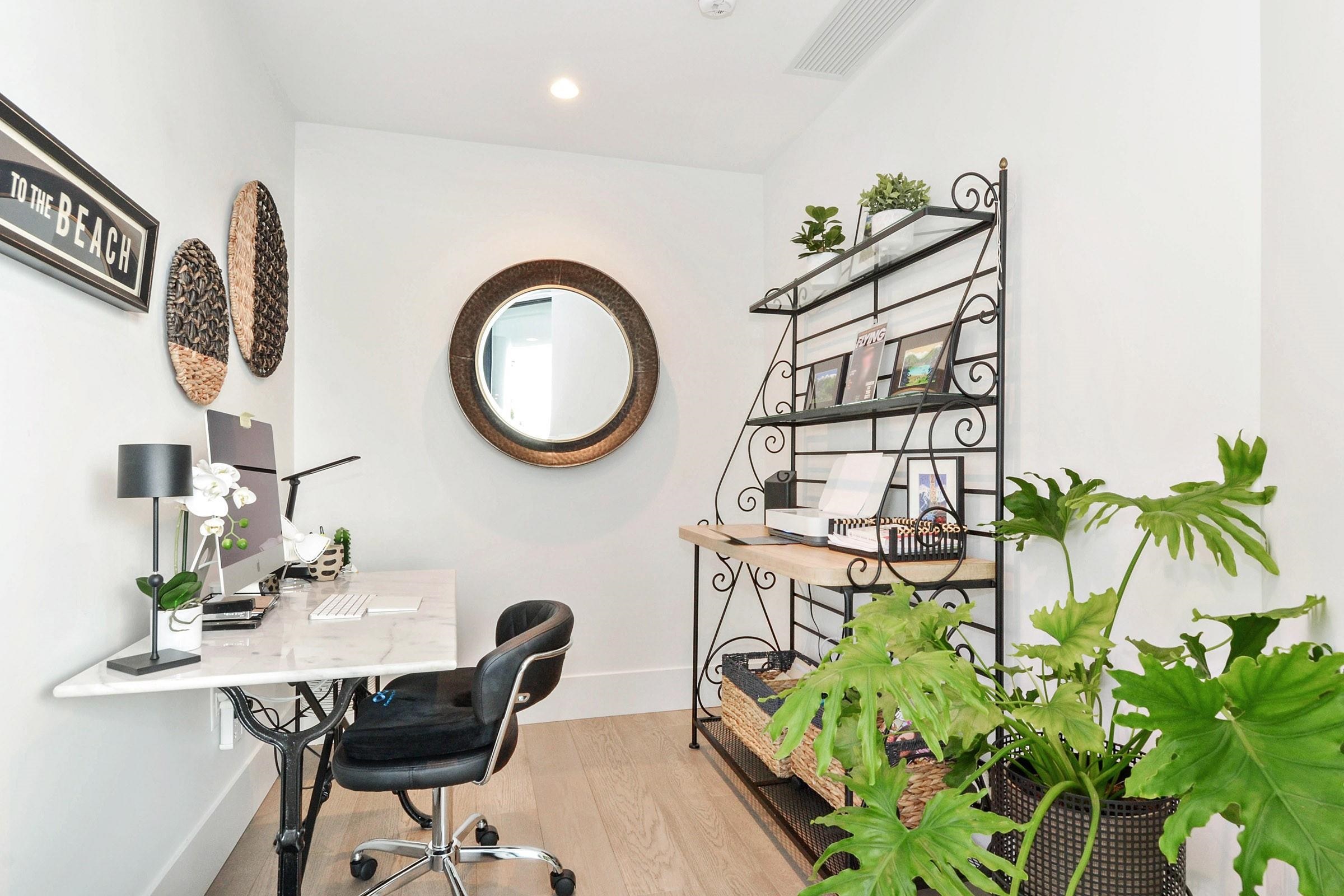 702 14825 THRIFT AVENUE, #702
