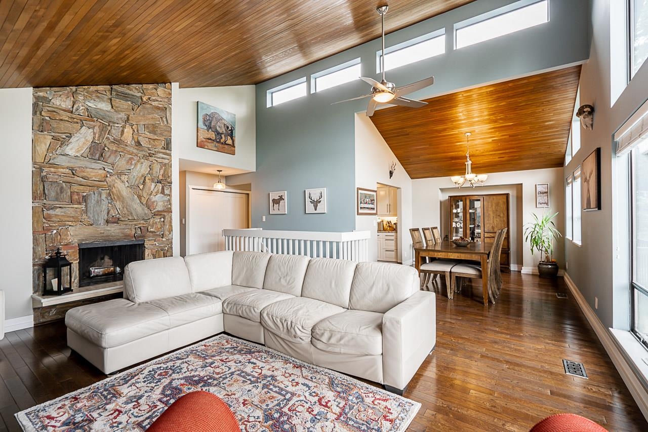 6 ELSDON BAY