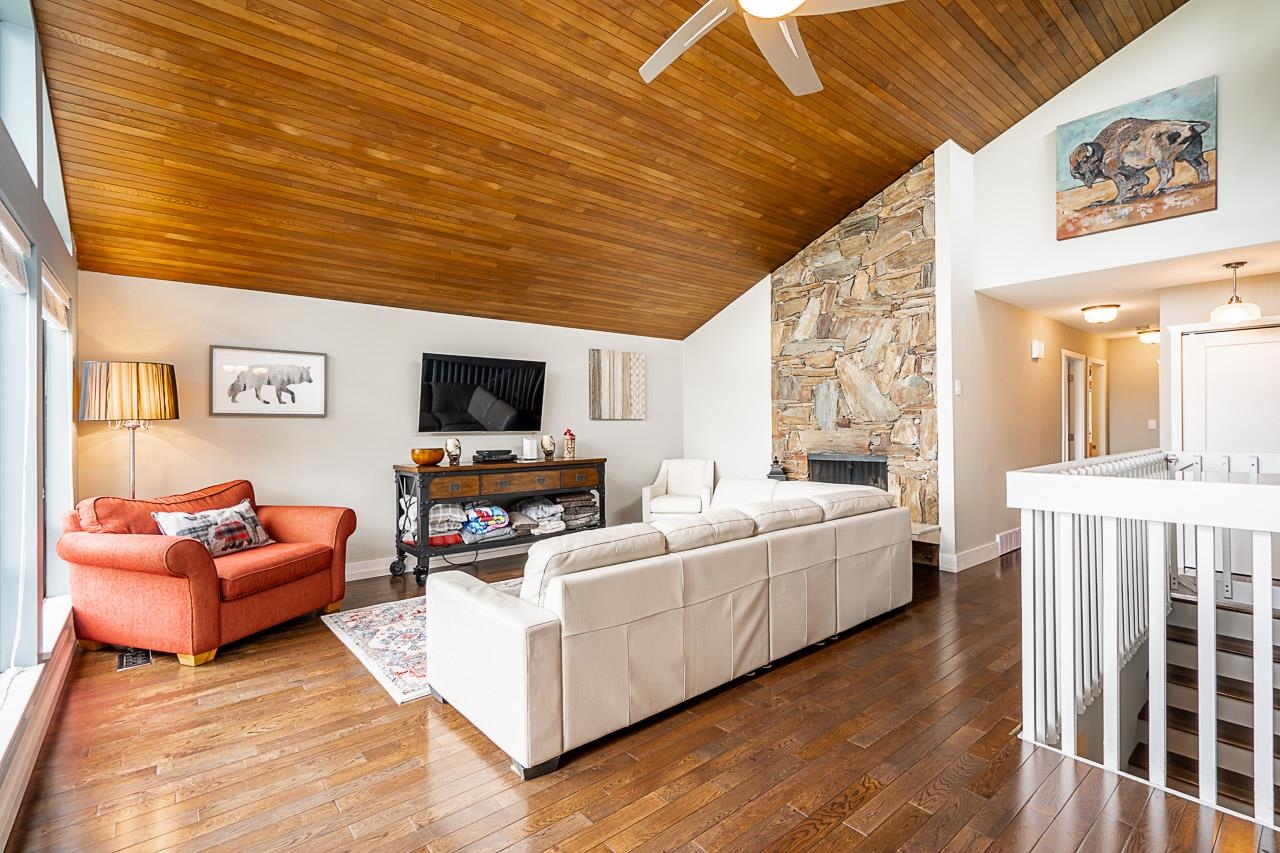 6 ELSDON BAY