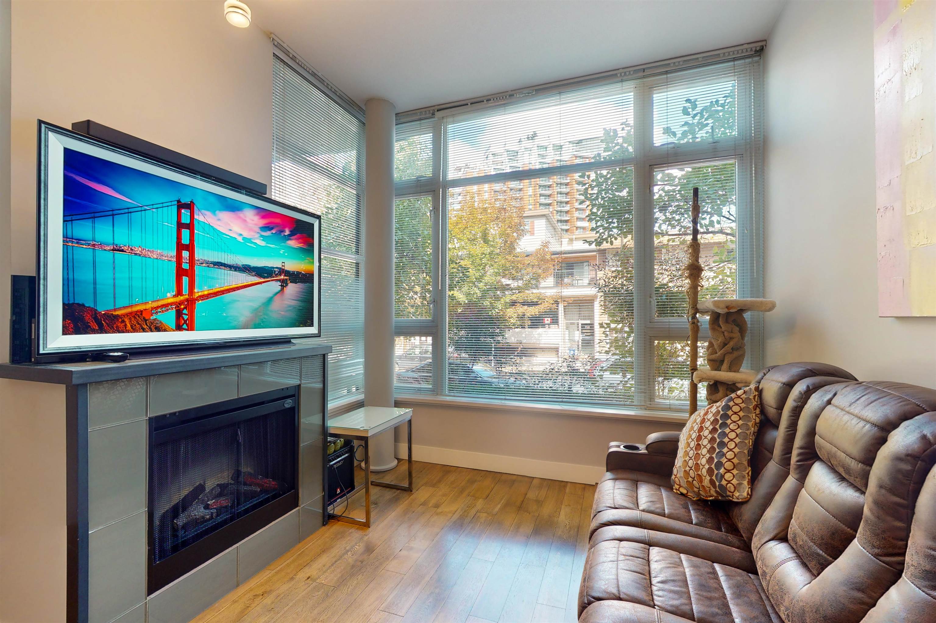 282 E 11TH AVENUE