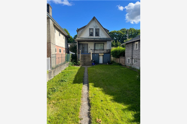 582 W 16TH AVENUE, Vancouver