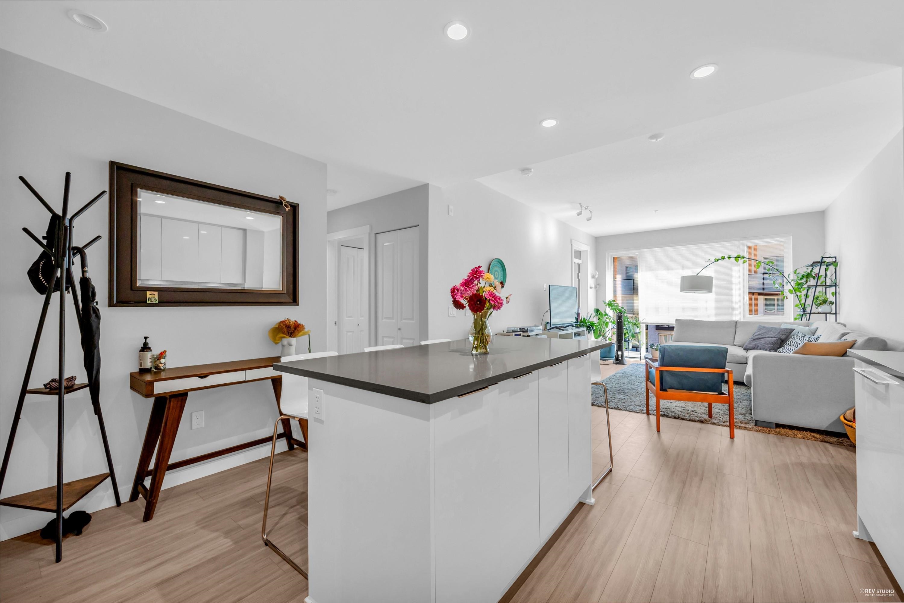 304 2651 LIBRARY LANE, #304