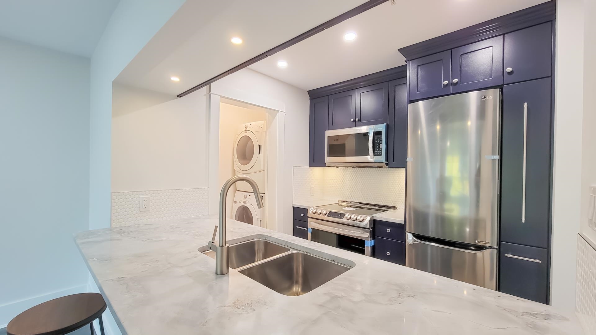 221 1588 BEST STREET, #221