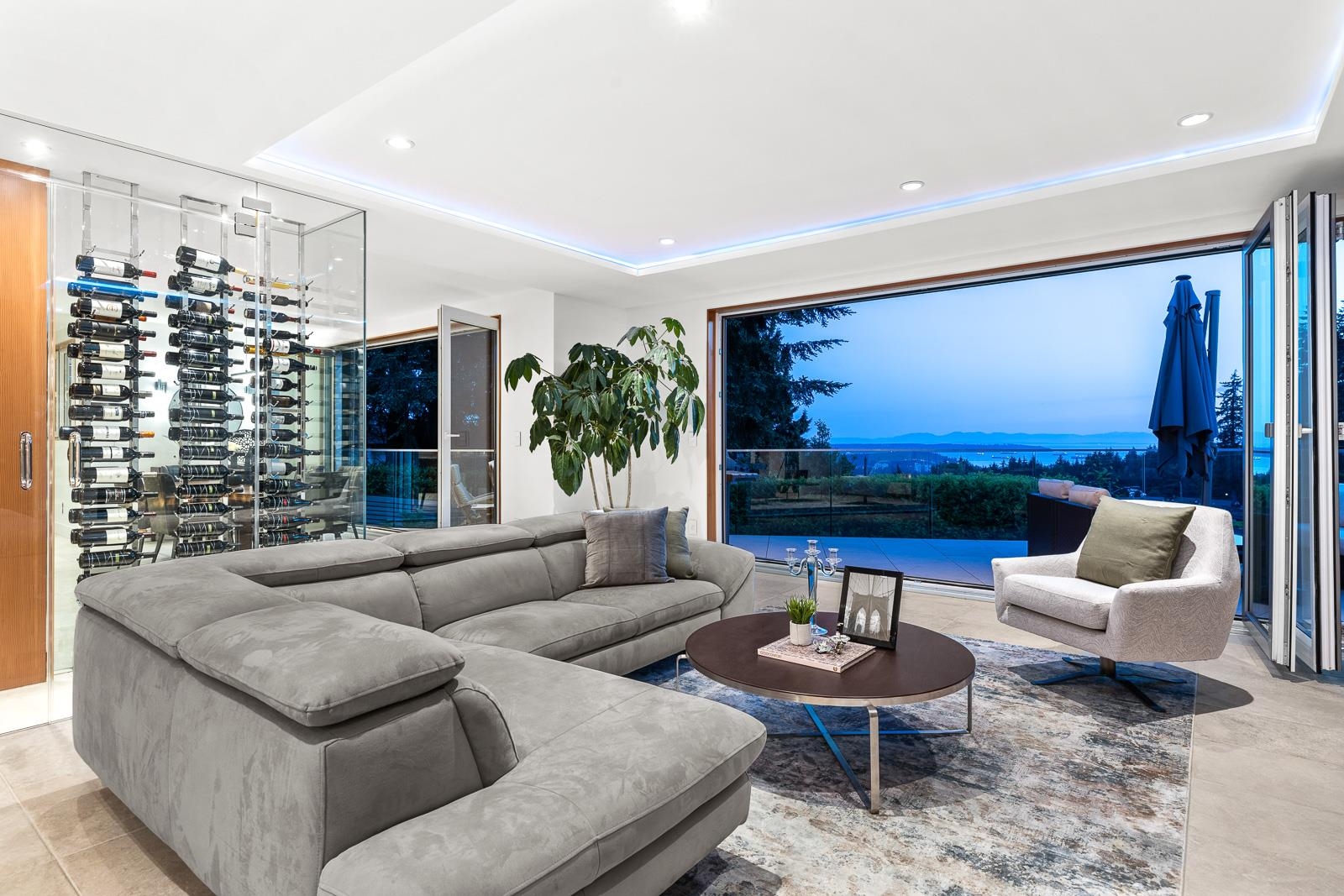405 MONTROYAL BOULEVARD