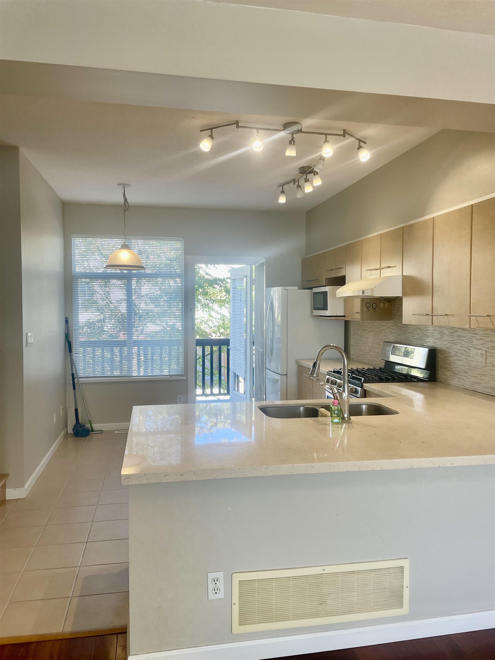 14 9133 SILLS AVENUE, #14