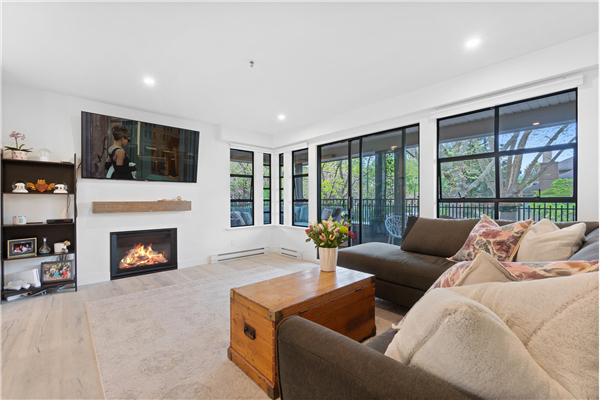 210 3788 W 8TH AVENUE, Vancouver