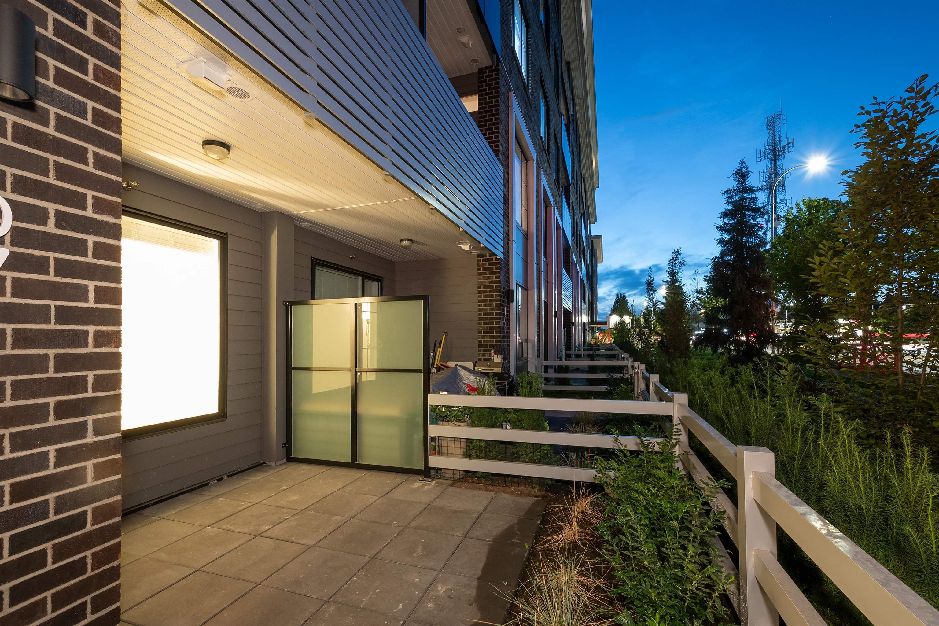 102 15858 FRASER HIGHWAY, #102