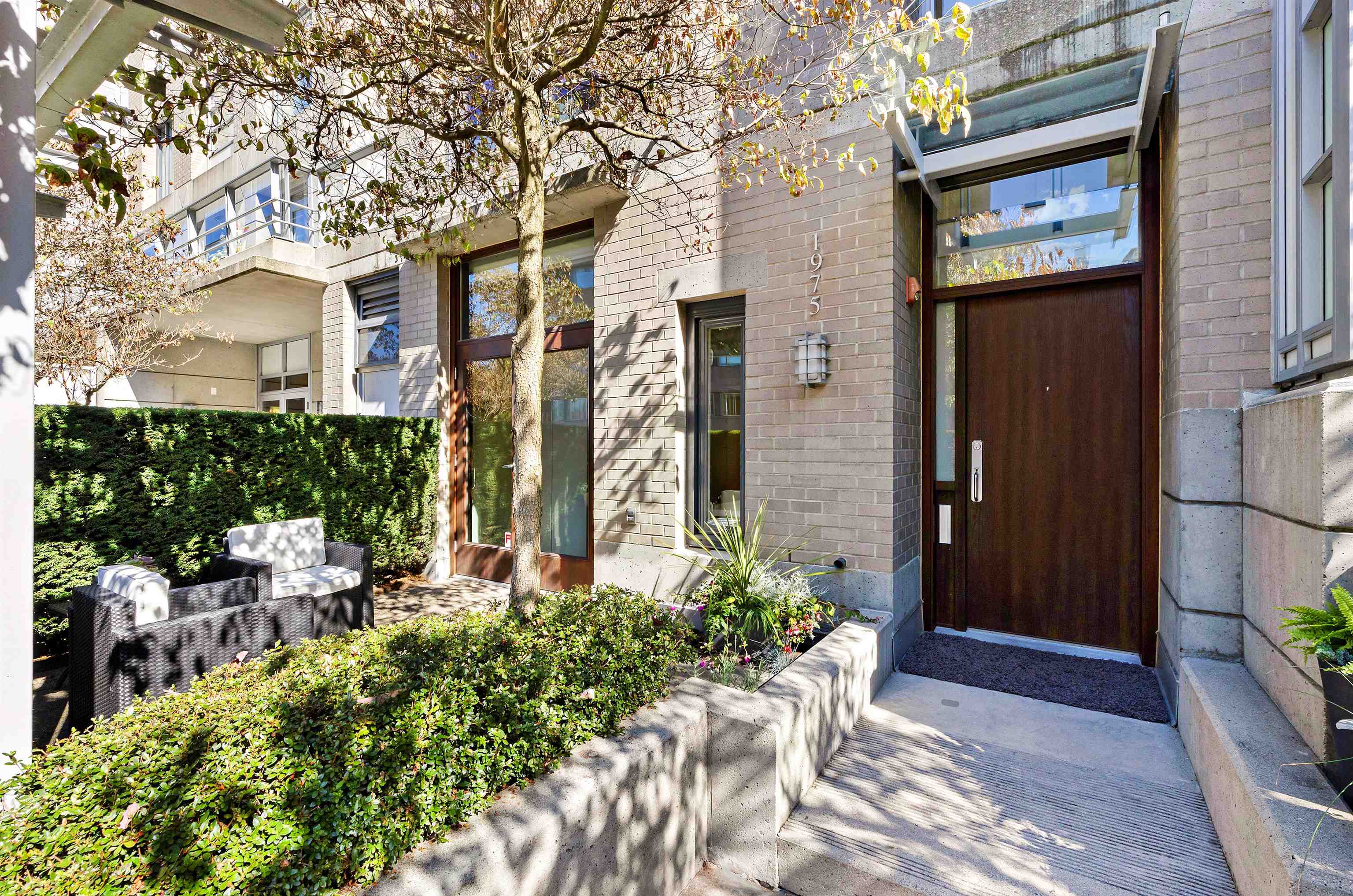 1975 ALBERNI STREET