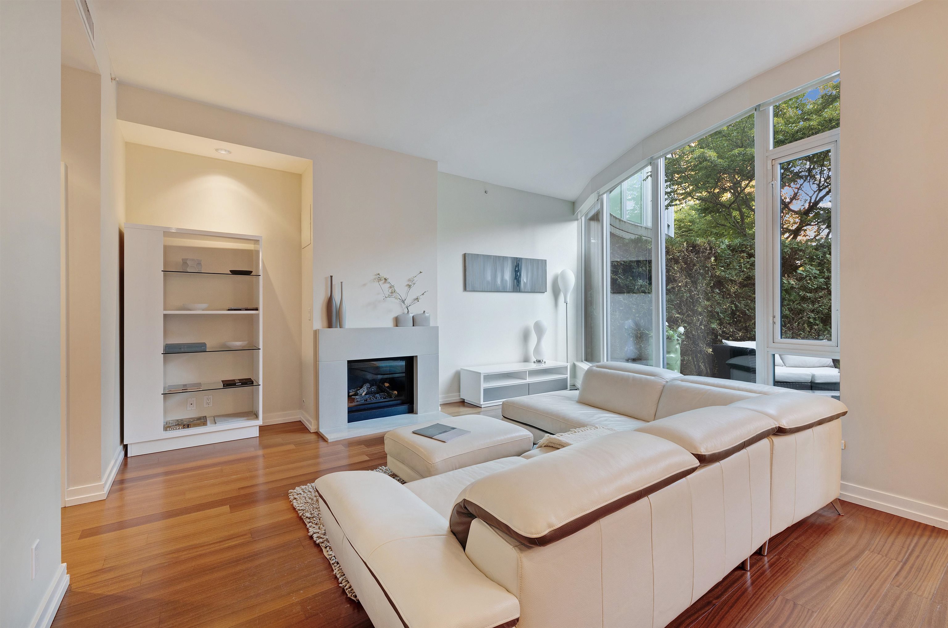 1975 ALBERNI STREET