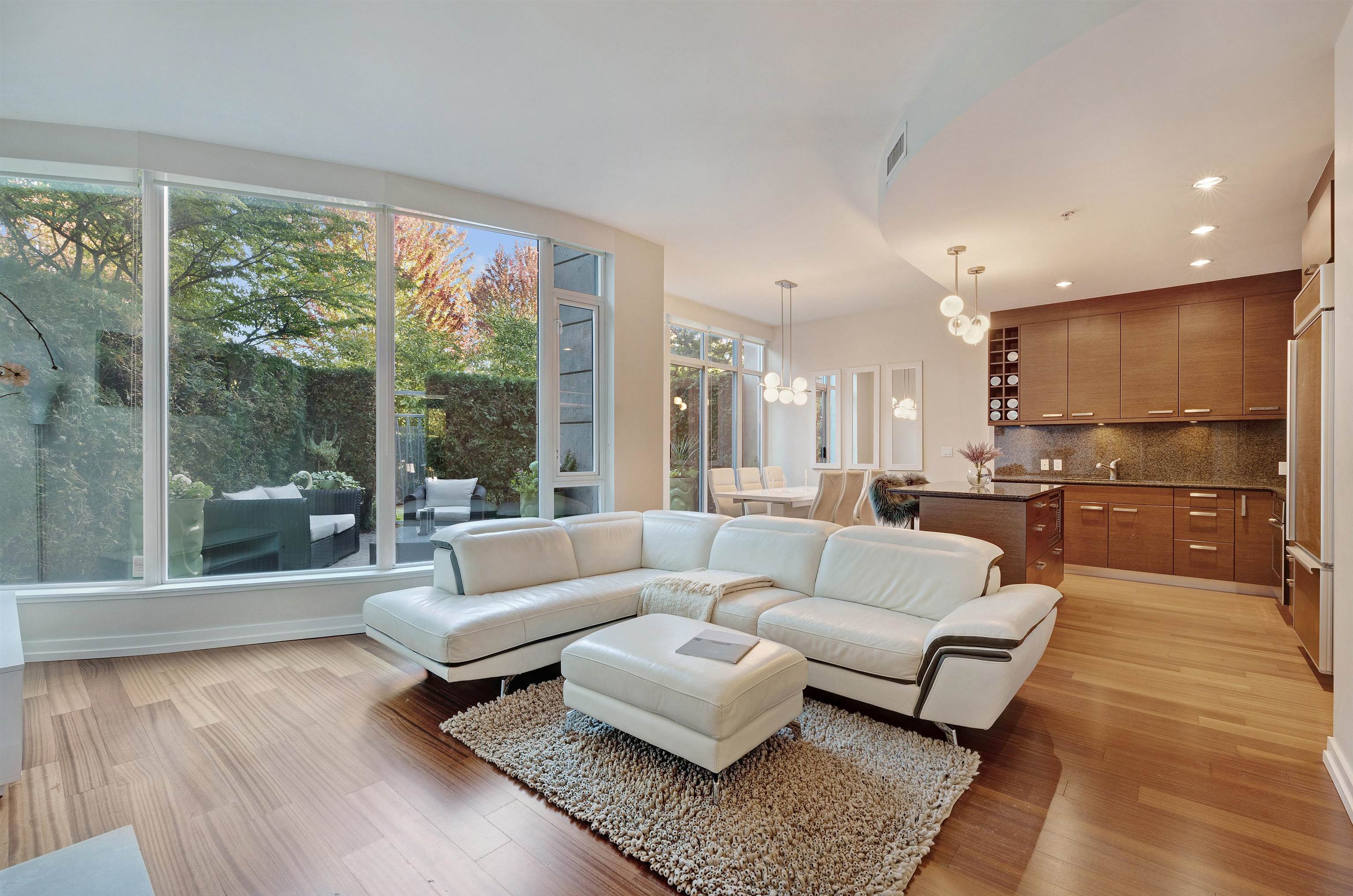 1975 ALBERNI STREET