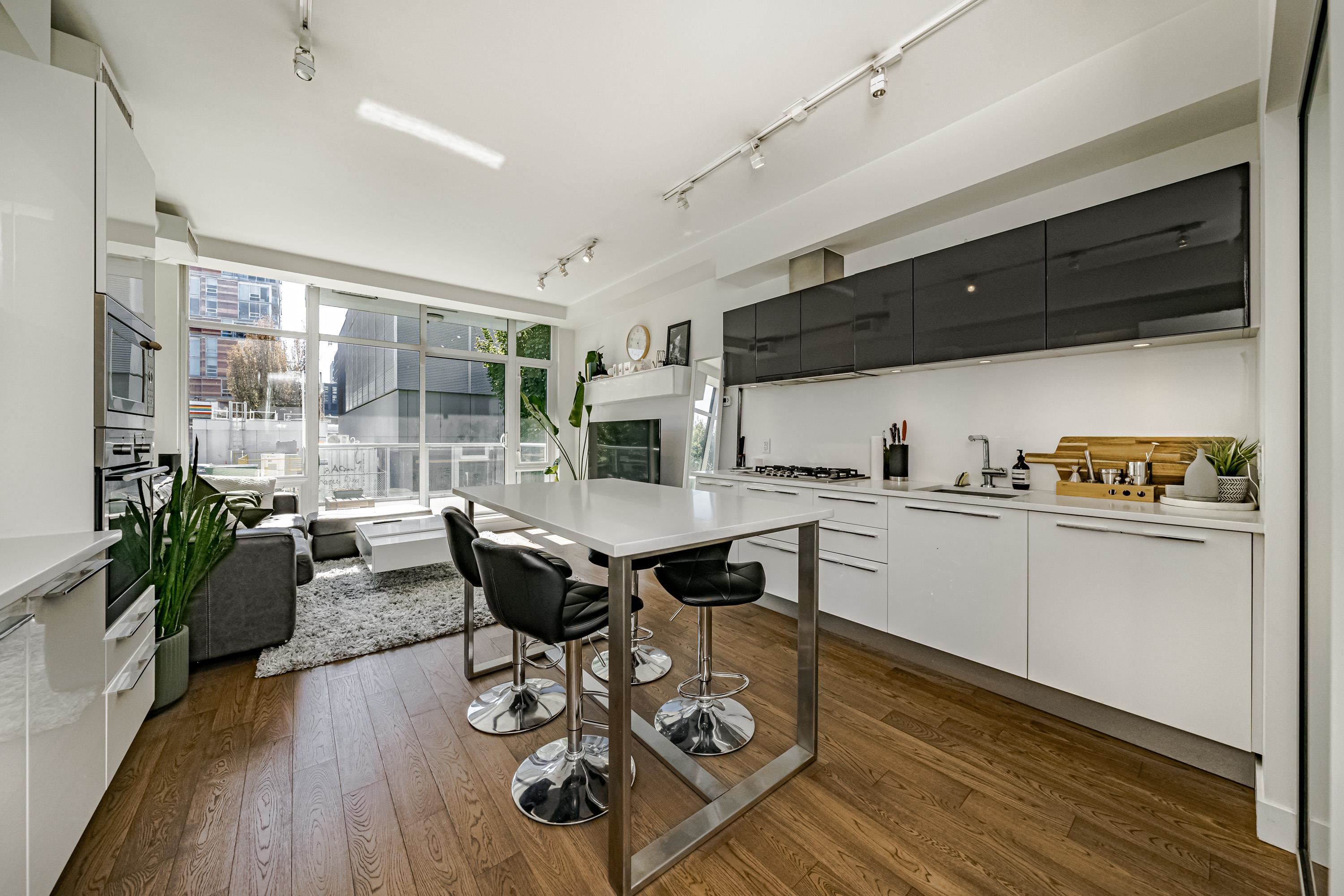 220 108 EAST 1ST AVENUE, #220