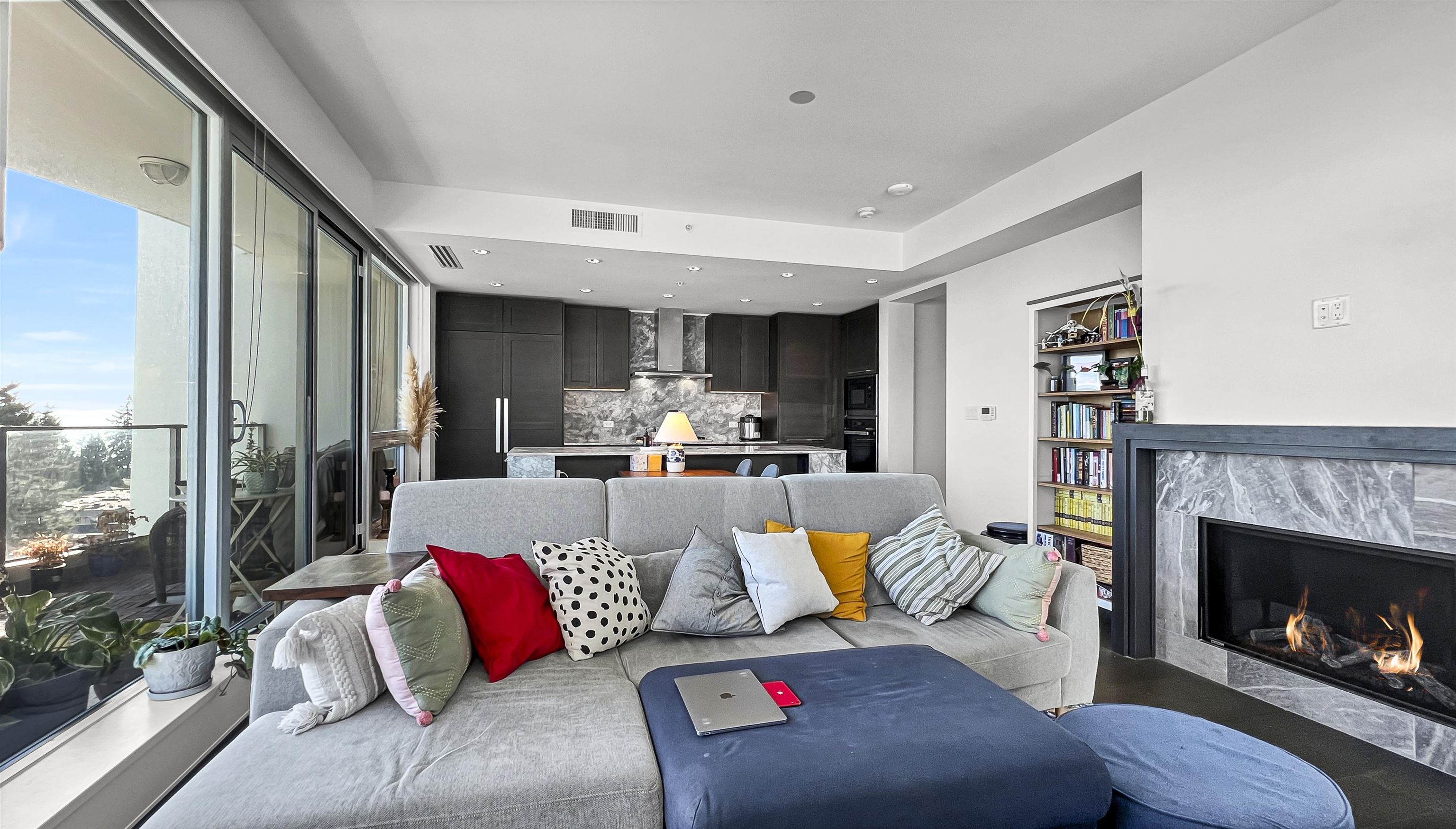 806 1500 MARTIN STREET, #806