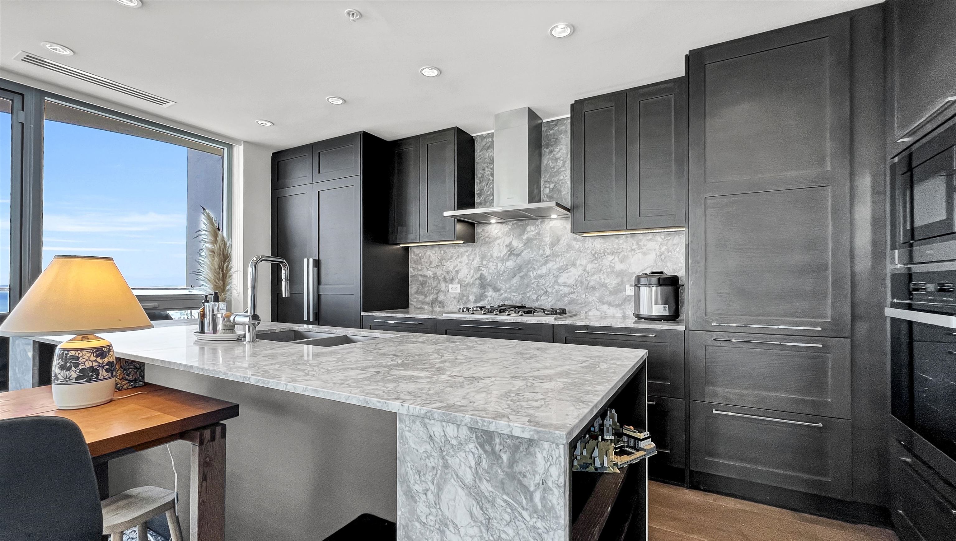 806 1500 MARTIN STREET, #806