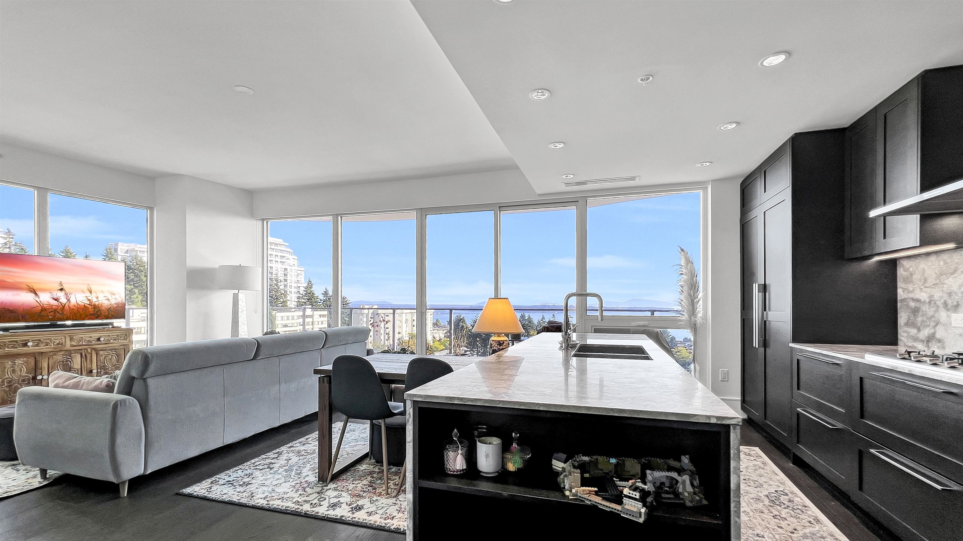 806 1500 MARTIN STREET, #806