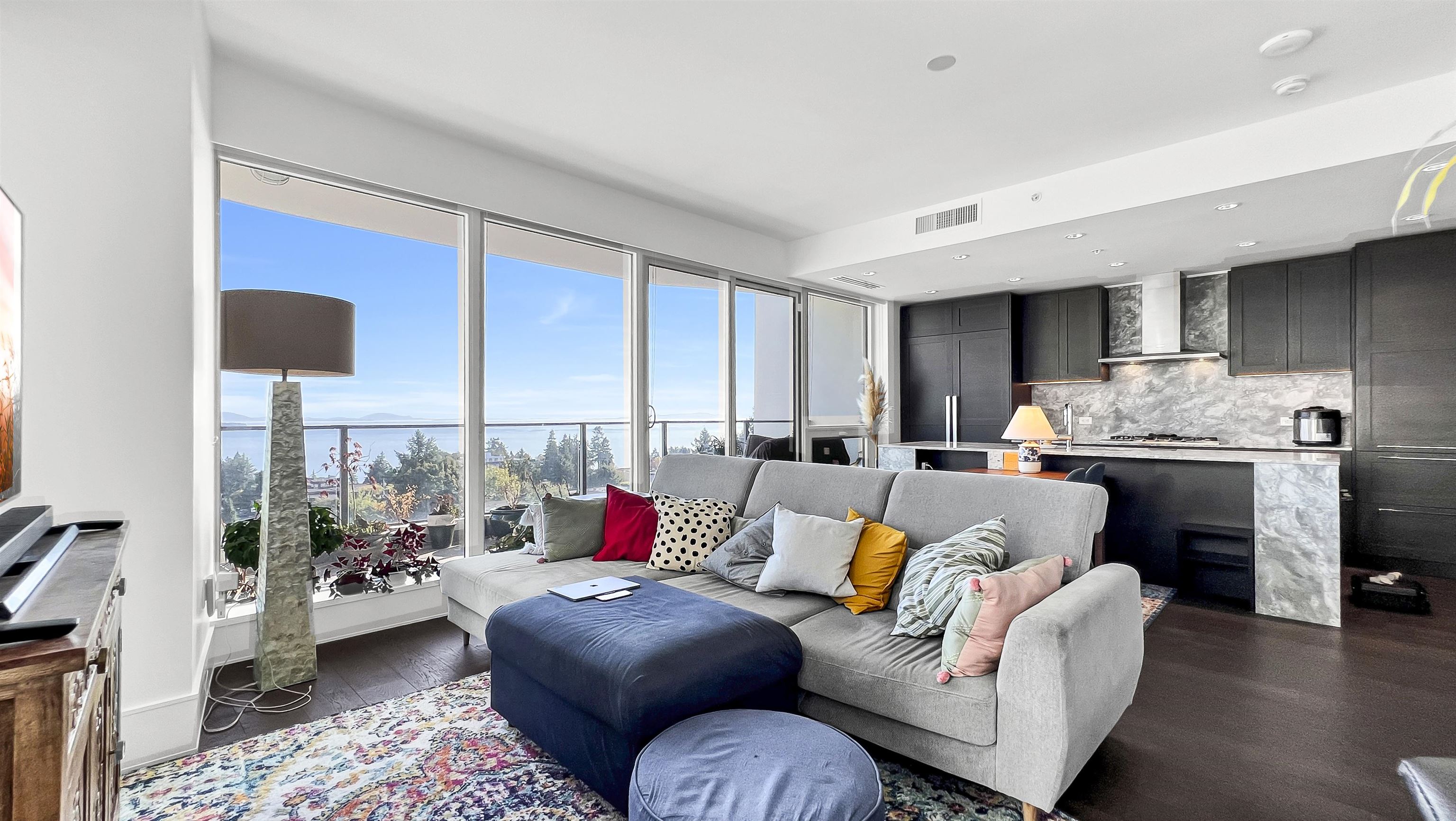 806 1500 MARTIN STREET, #806