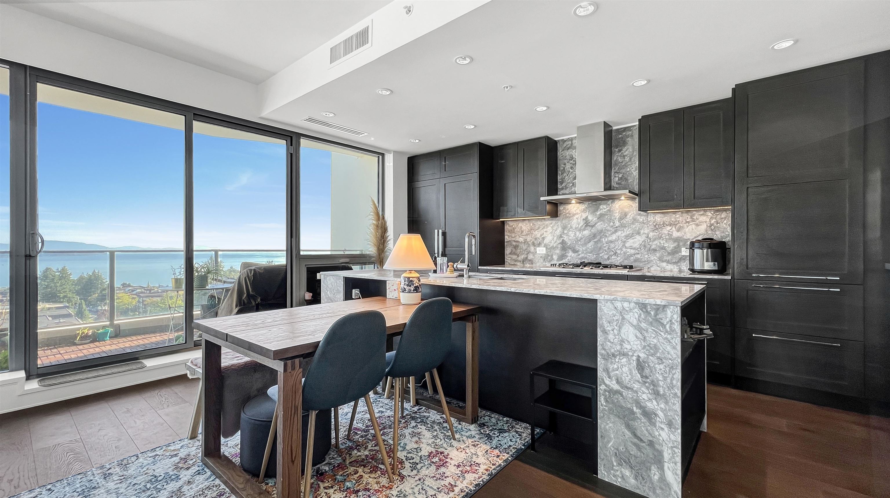 806 1500 MARTIN STREET, #806