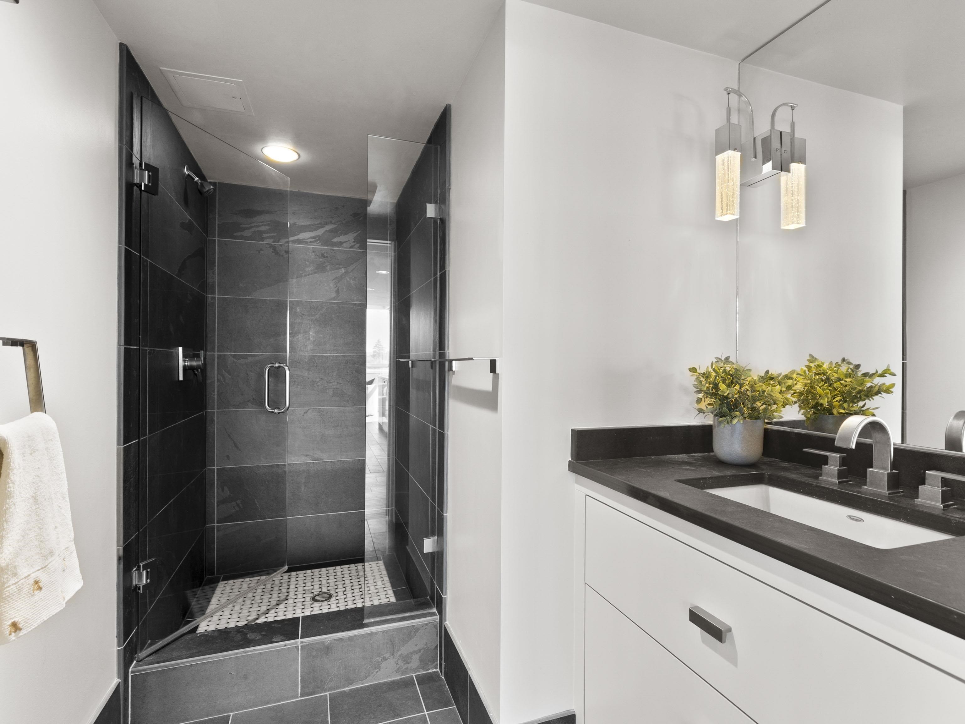 501 1550 W 15TH AVENUE, #501