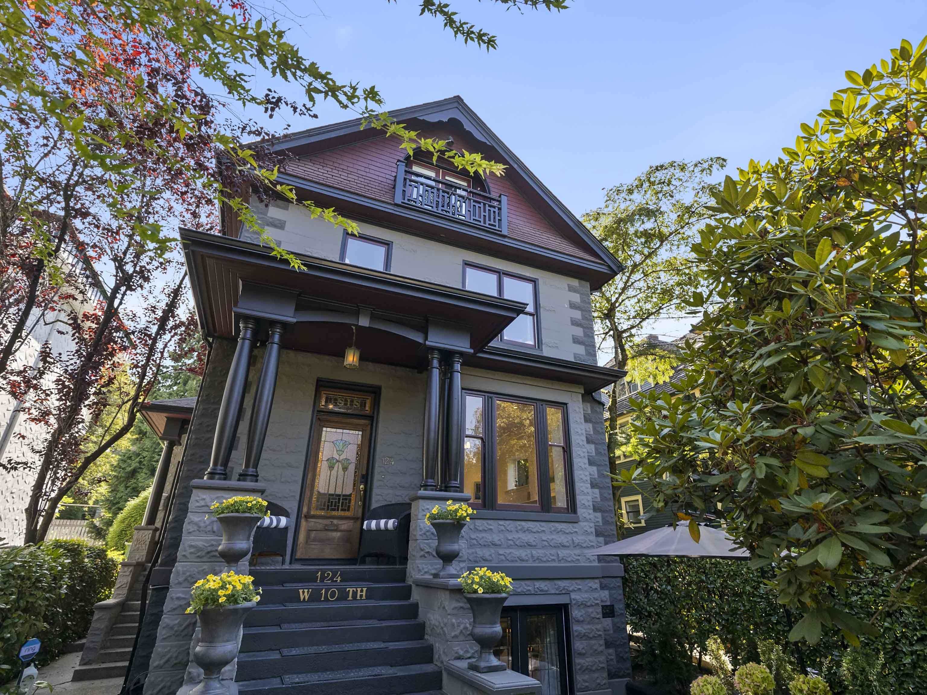 124 W 10TH AVENUE