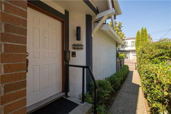 3577 W 1 AVENUE, Vancouver