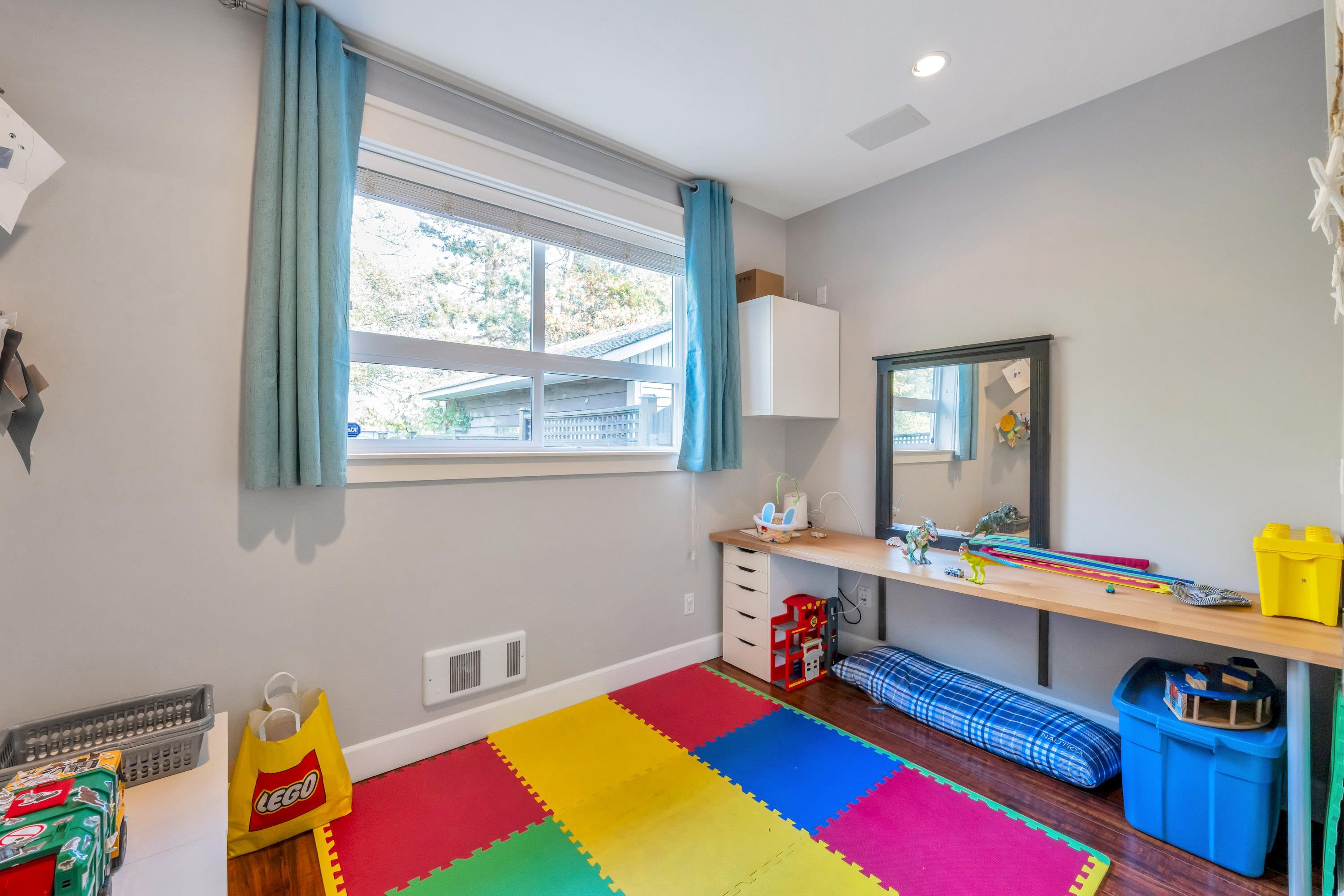 1598 PARKER PLACE