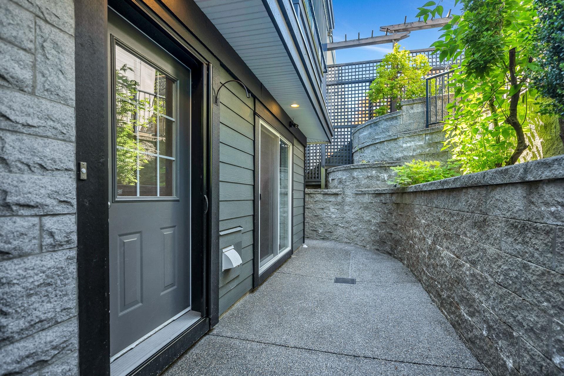 1087 FINLAY STREET