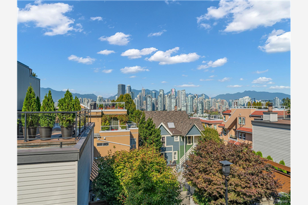 6 1263 W 8TH AVENUE, Vancouver