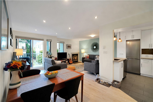 11 1949 W 8TH AVENUE, Vancouver