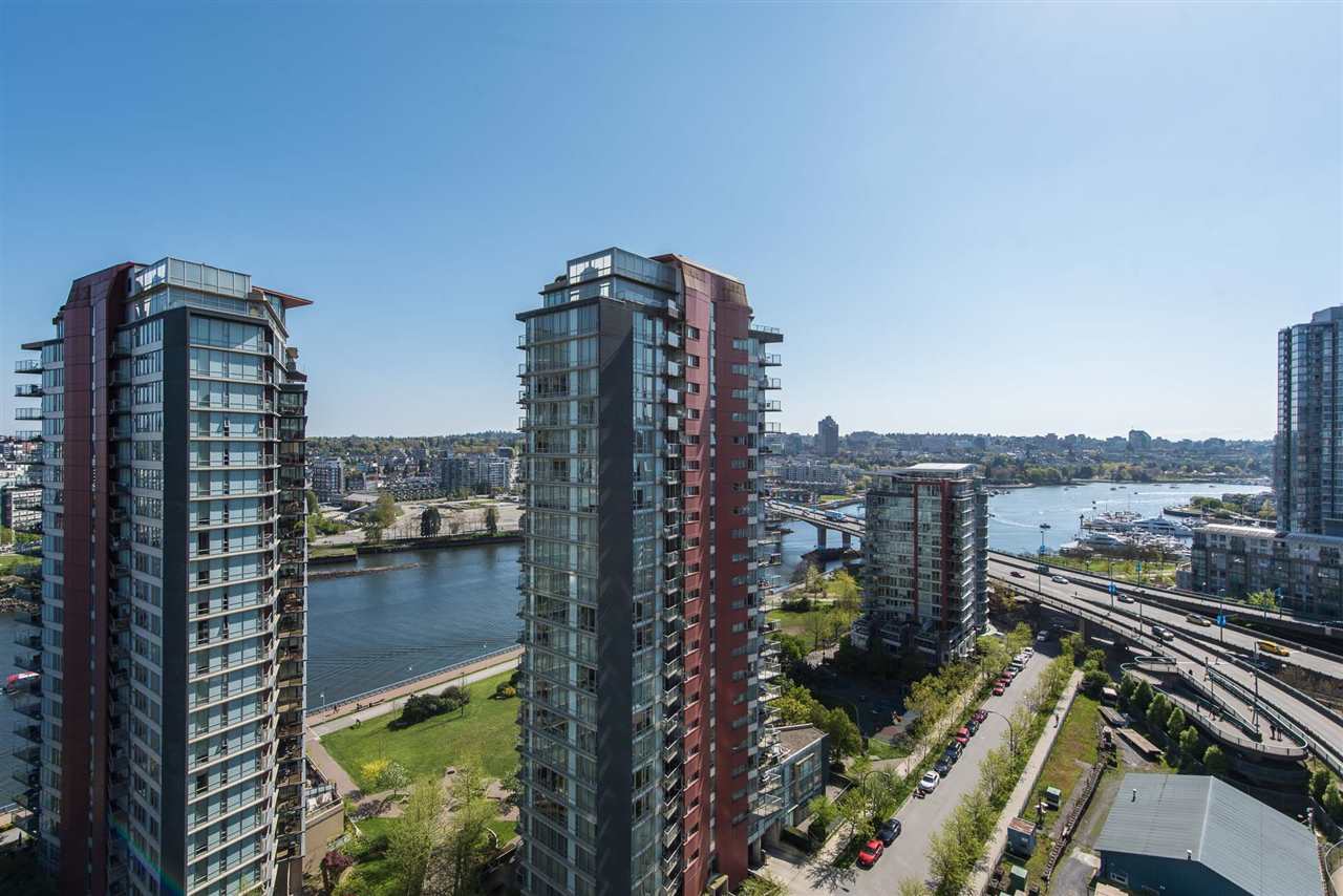 2206 33 SMITHE STREET, #2206