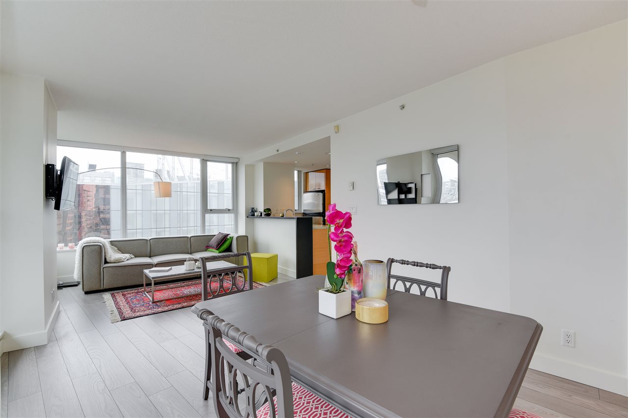 2206 33 SMITHE STREET, #2206