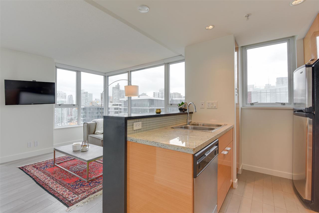 2206 33 SMITHE STREET, #2206