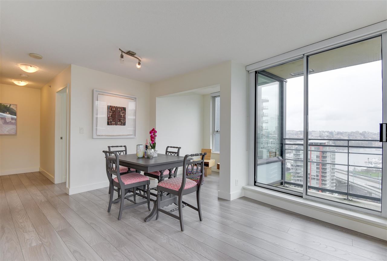 2206 33 SMITHE STREET, #2206