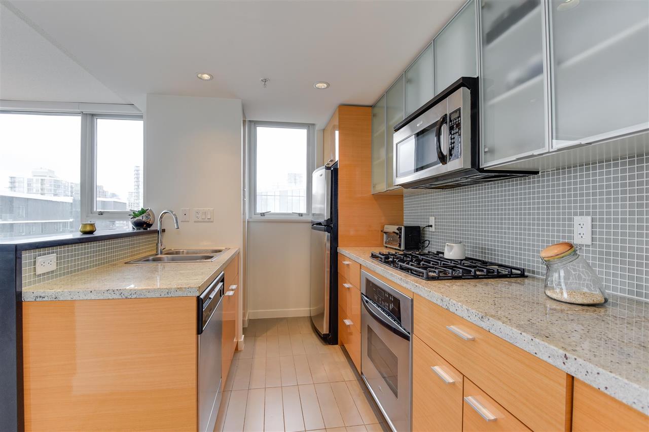 2206 33 SMITHE STREET, #2206